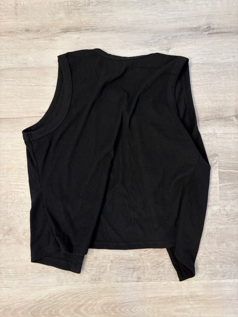 Black Button-Front Ribbed Tank Top - Picture 2 of 4
